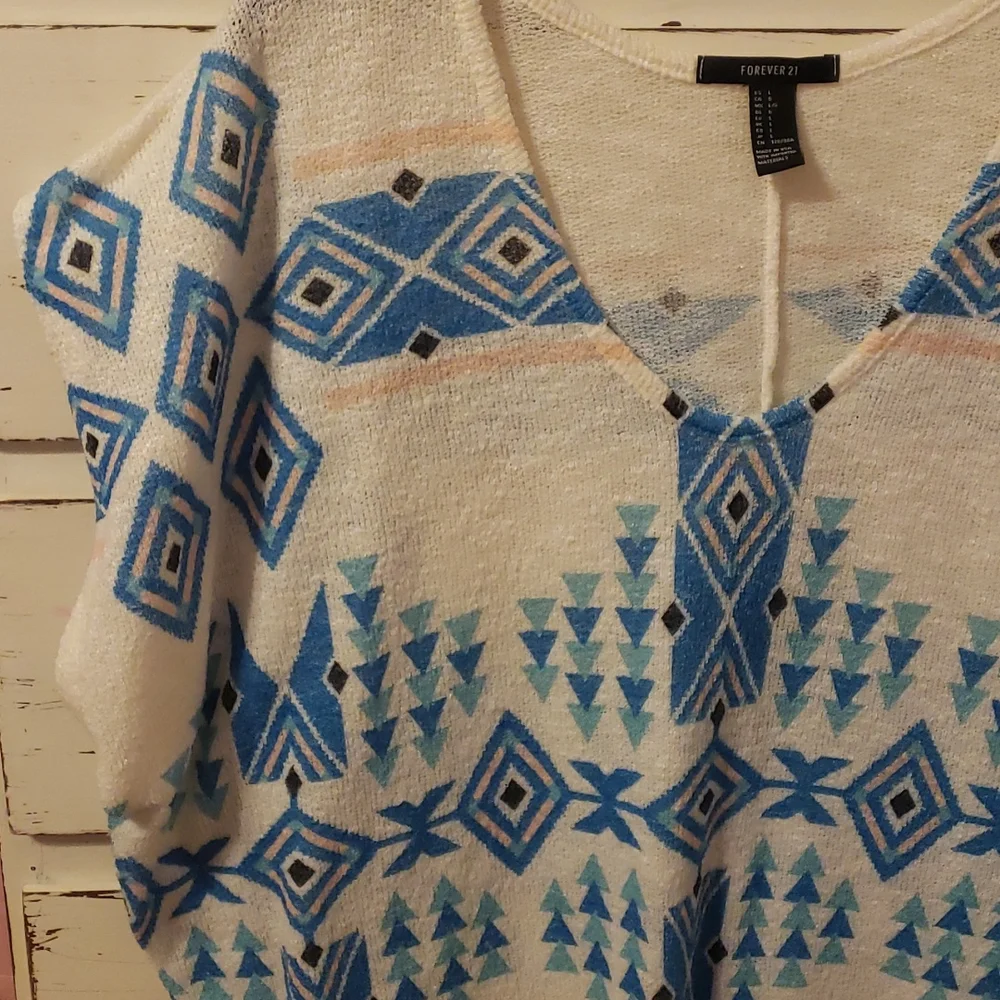 Aztec Top - Picture 2 of 7